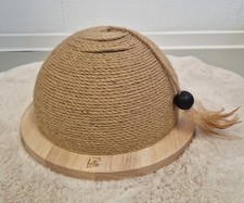 Designed by Lotte Kratzbaum/Kratzball Vivi / 34,5 x 34,5 x 18,5 cm