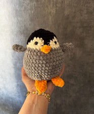 Handgehäkelter Pinguin aus