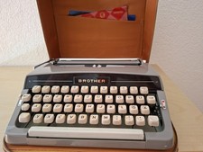 Brother  alte Reiseschreibmaschine mit Kunstleder-Koffer Schreibmaschine Vintage