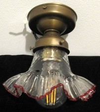 Kleine Deckenlampe mit Rüschenschirm