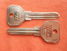 2 TRIUMPH TR7 TR8 IGNITION KEY