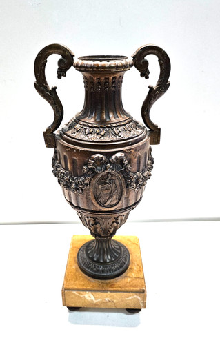 Alte vase aus metall - vase,