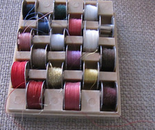 19 Stück. Original BERNINA Spulen