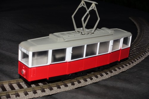 Straßenbahn - , (tram)