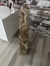 Große Onyx-Marmor-Pyramide