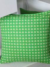 Wunderschöne apfelgrüne Kissenhülle / Bezug mit Blümchen von Proflax 50x50