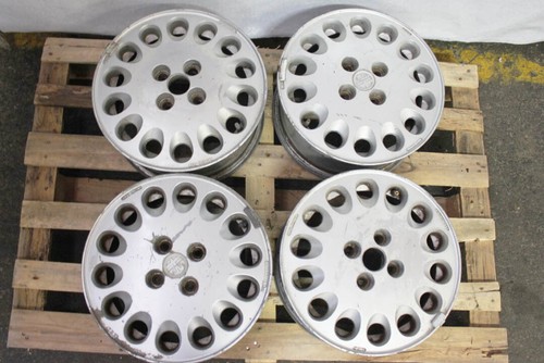 Alfa romeo original alloy - 33,
