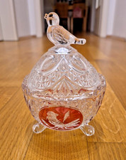 Kristallschale mit Vogel auf