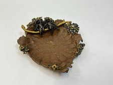 Antikes Konfektschälchen in Form eines Weinblattes mit 2 sitzenden Putten, 1880