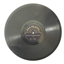 Jodler Mei Gluck is a Huttl /