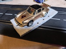 1:32 Slot Car Porsche 911 m. Alufelgen / Metall Fahrwerk f. Carrera Bahn.
