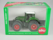Siku Farmer 1/32 3250 Fendt 716 Vario Traktor mit Doppelbereifung + Box - 131600