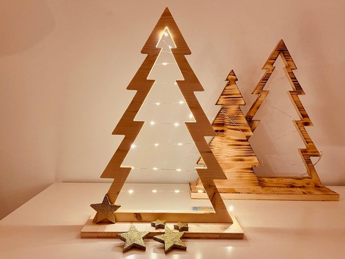 Weihnachtsbaum aus holz mit - weihnachtsbaum,