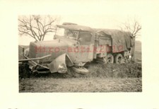 Foto, 2.WK. Wehrmacht: Liegengebliebener Einheitsdiesel m. Achsenbruch (MB)21213