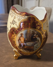 Alte PORZELLAN-VASE MIT 3 Füßchen-in Ei-Form - edle Aufmachung tolle Bemalung