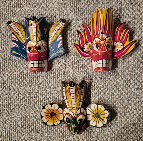 Mini handgefertigte holzmasken - handgefertigte,
