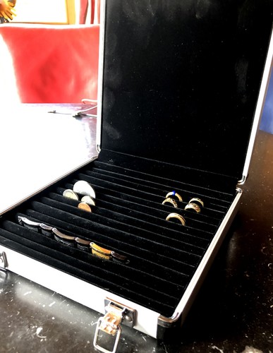 Schmuckschatulle-Ringe-Armbän