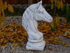 Steinfigur Tierfiguren Pferd Stute Pferdekopf grau patiniert