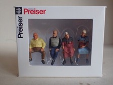 Preiser Reisende sitzend Oma Opa  63089 Spur 1 OVP 1:32 4 Fig