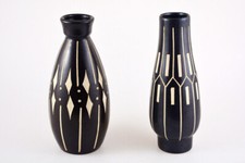 2 alte Ton Vasen aus Nachlass dunkelbraun/schwarz mit beiger Absetzung 19 cm