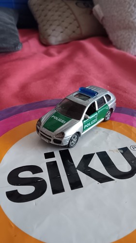 Siku porsche cayenne polizei - siku,