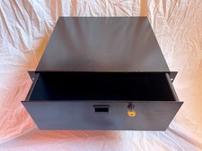 4 HE Rackschublade, abschliessbar, 19 Zoll, Tiefe 39cm, 11kg, schwarz, gebraucht