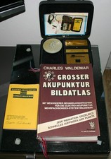 Charles Waldemar, Großer Akupunktur Bildatlas + Akupunkturgerät