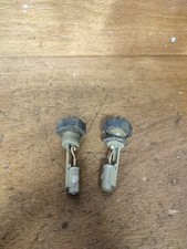 Paar Kraftstoffanzeige Reserve