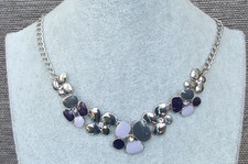 (B08) Bonita   Modeschmuck Collier  in Silber ,Grau und Lila max 46cm
