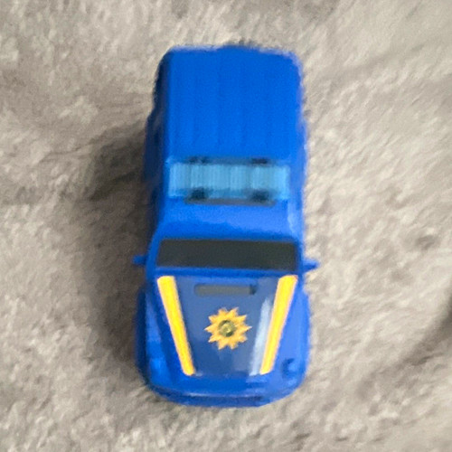 Blaues spielzeugauto - blaues,