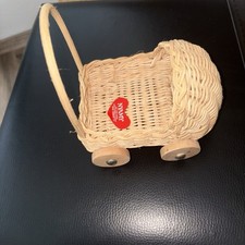 Nyamy Möbelstück Rarität Kinderwagen Ratan ca.18cm