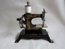 Alte kleine Kindernähmaschine