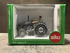 Siku 3470 Ferguson TE grau mit Figur Traktor 1:32 OVP TM75