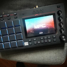 Akai MPC Live - Music Production Center - gebraucht inkl. Decksaver