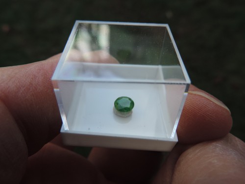 Smaragd facettiert aus - -,