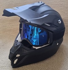 Motorradhelm mit Brille (neuwertig)