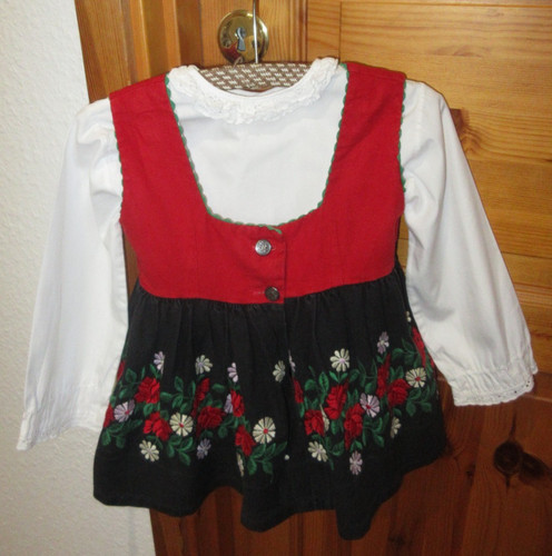 Dirndlkleid mit weißer