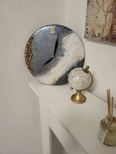 Wanduhr aus Holz,Resin,Stein.Farben Weiß ,Grau,Gold.Handmade.Durchmesser ca.30cm