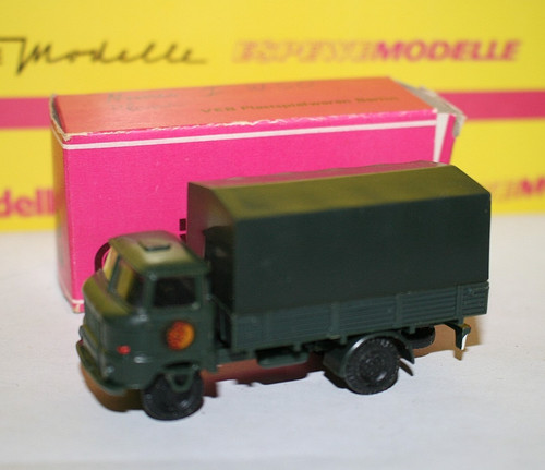 Militärfahrzeug 50 - w,
