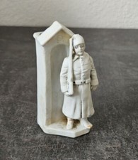 Biskuit Porzellanfigur "Soldat auf Wache". Patriotische Figur 1.Weltkrieg