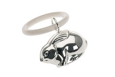 Babyrassel hase beissring - babyrassel, am