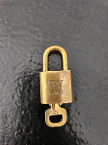 Louis vuitton schloss mit - louis,