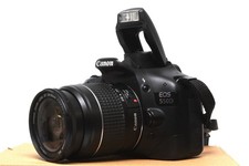 Canon EOS 550D 18 MP FULL HD DSLR mit Canon EF 28-80mm II Objektiv und Zub