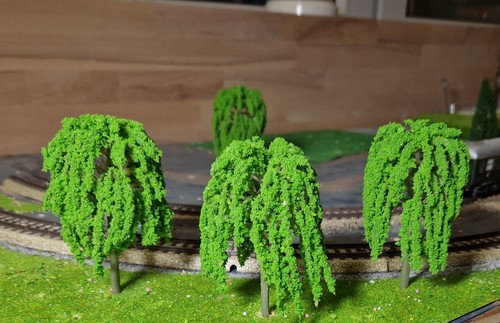 Mittelgrüne weidenbäume - 5,