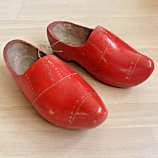 Vintage niederländische Holz Clogs dekorativ handgeschnitzt rot 11" lang traditionell