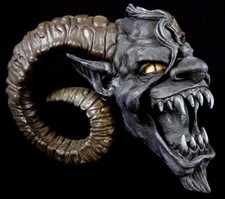 Teufelskopf mit Hörnern -