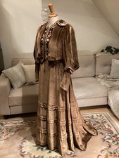 Antikes Jugendstil Damen Kleid