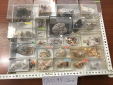 Kleine Sammlung mit Mineralien