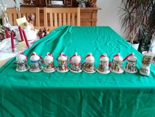 Hutschenreuther Christbaumschmuck, 9 Weihnachtsglocken H:7cm und 1 Stiefel