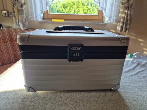 Rimowa beauty case - rimowa,